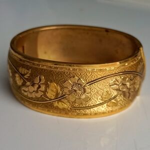 Elegant Intricate Floral Pattern Gold Plated Hinged Bracelet